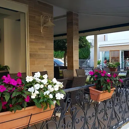 Marietta Hotel 3*