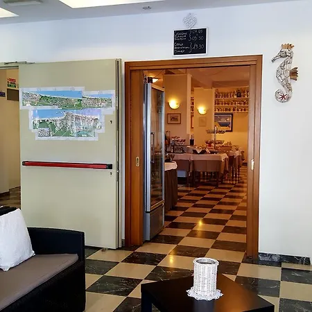 Marietta 3*